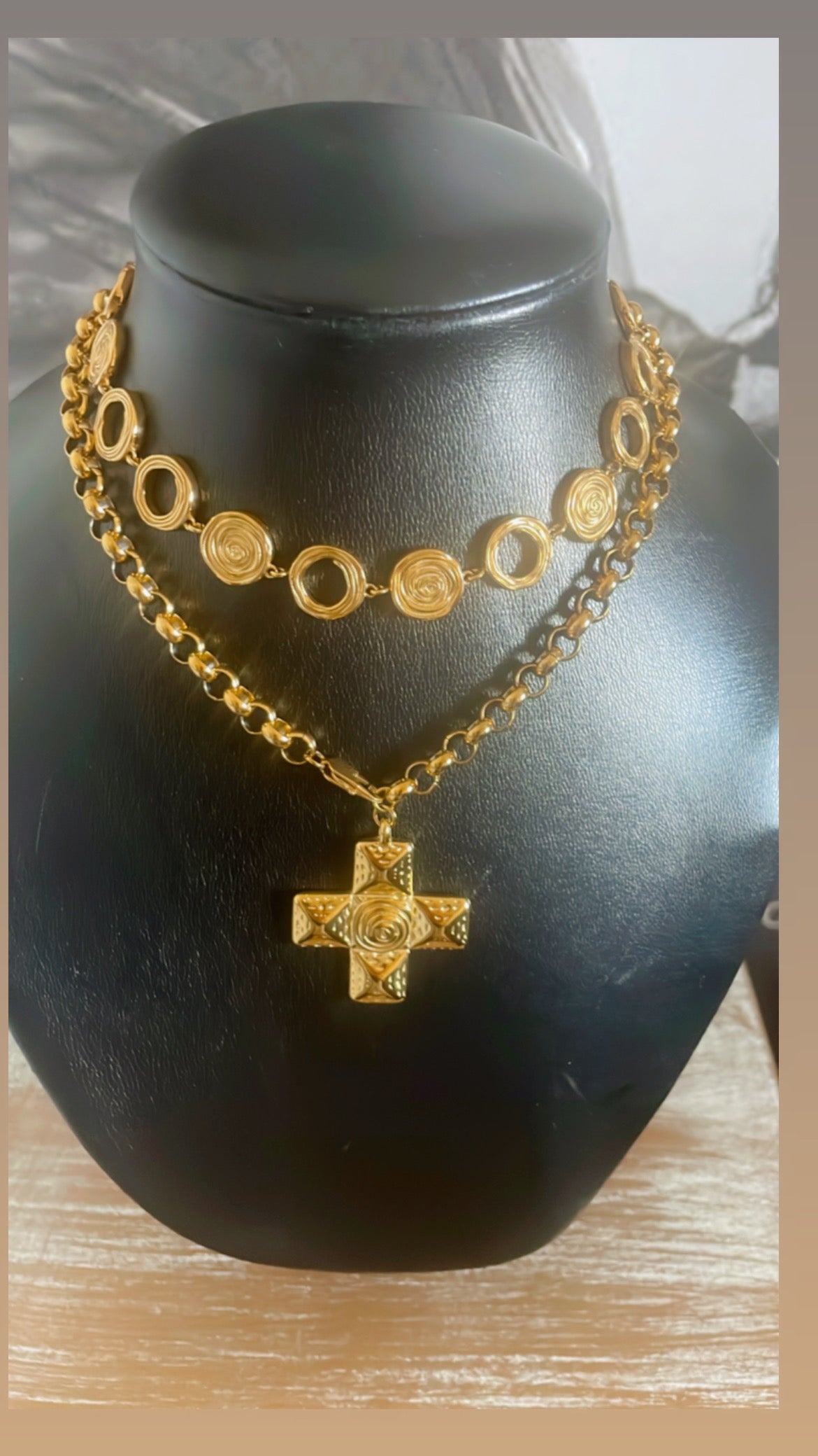 Collier avec croix