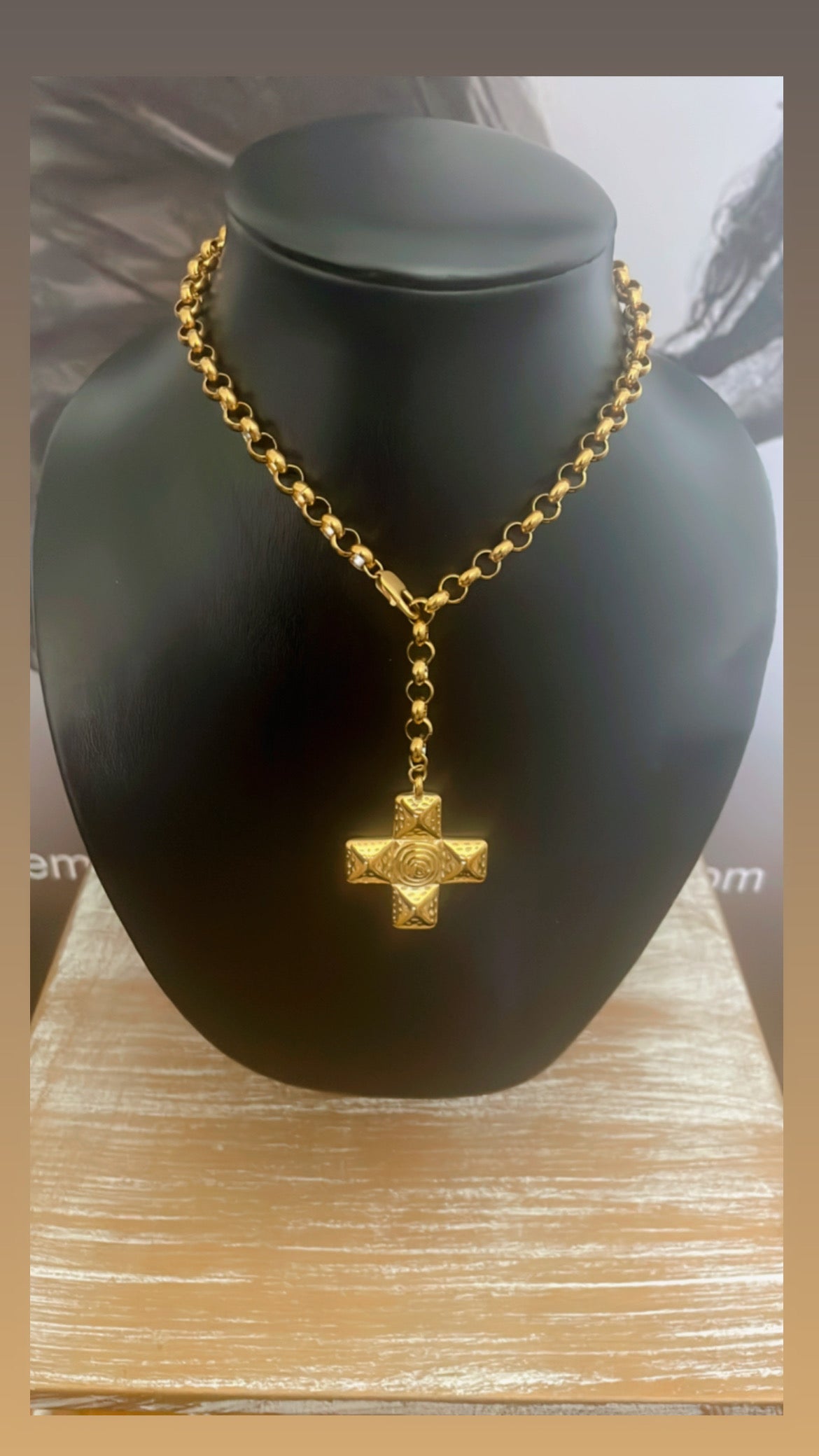 Collier avec croix